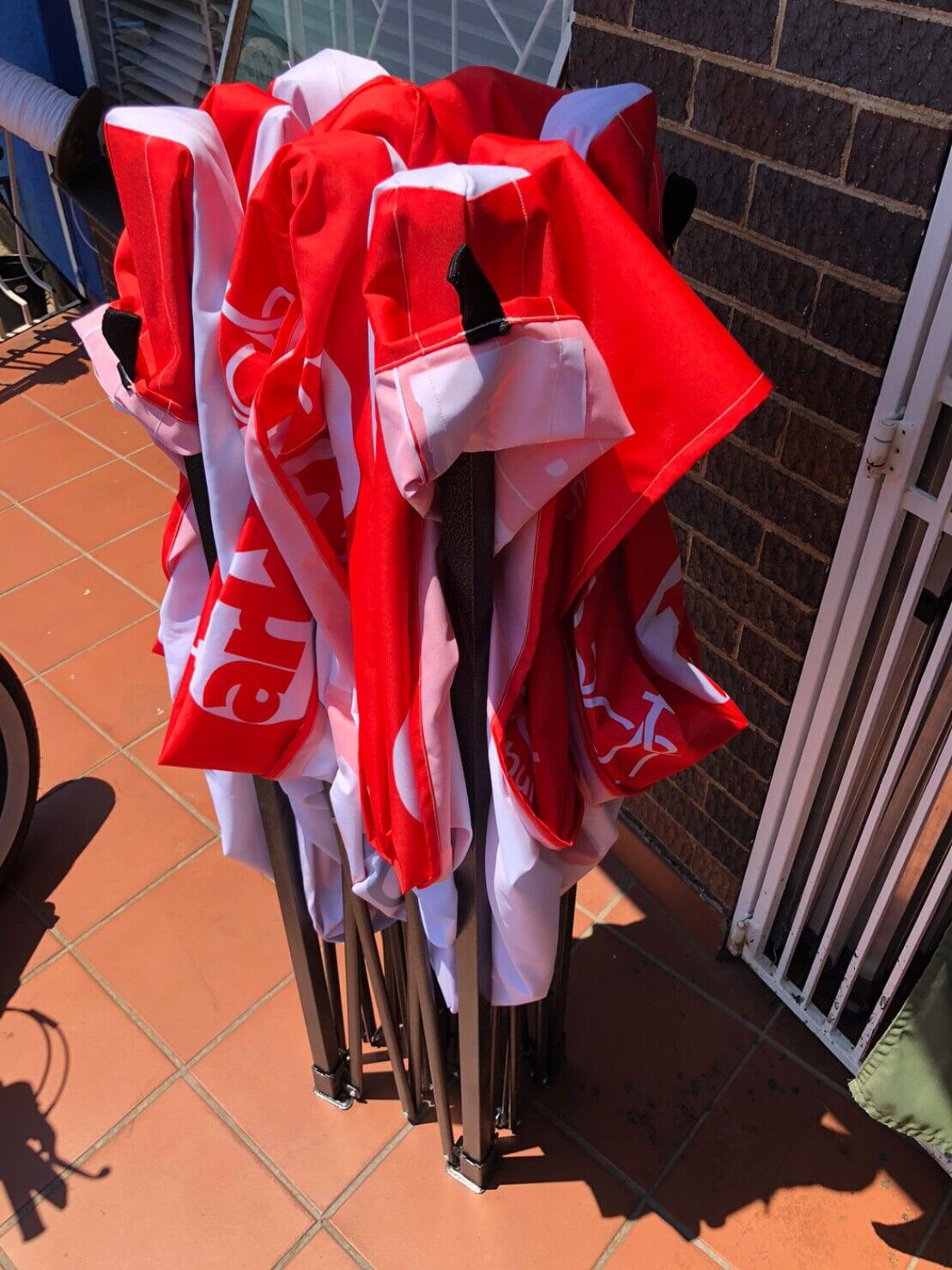 We manufacture branded gazebos, banners and flags. Buy your custom printed display products for indoor and outdoor events online