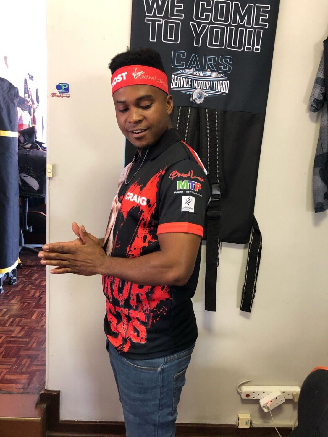 We manufacture branded gazebos, banners and flags. Buy your custom printed display products for indoor and outdoor events online