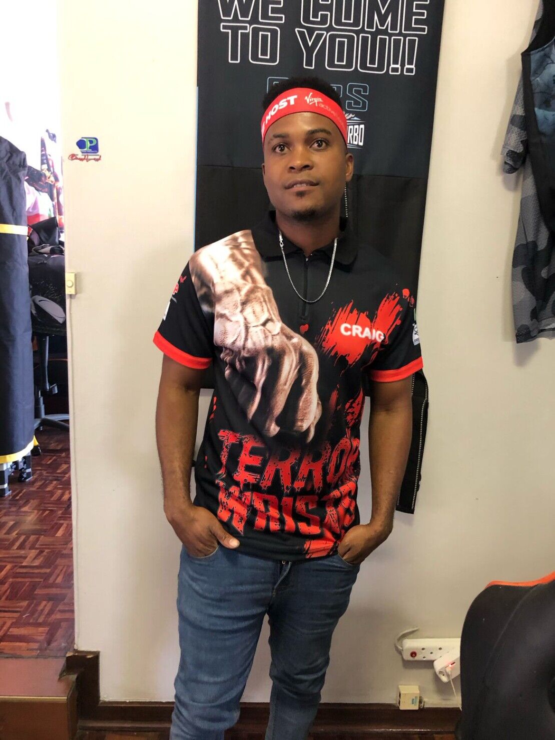 We manufacture branded gazebos, banners and flags. Buy your custom printed display products for indoor and outdoor events online